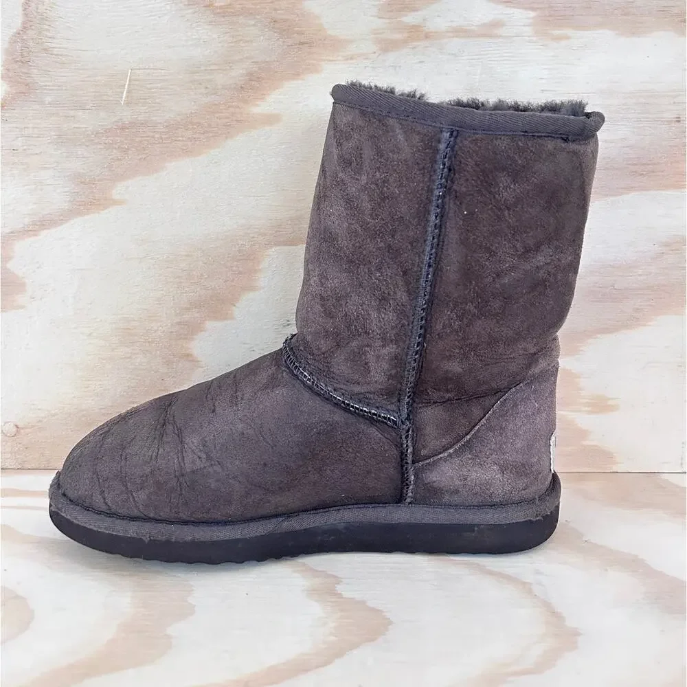 UGG Australia - Classic Short - Boots - Brown - Women's - 7 - S/N 5825